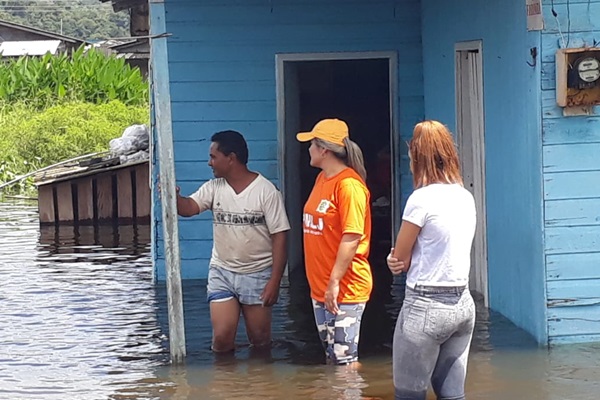 Prefeitura de Laranjal do Jari vem prestando diversos serviços durante as cheia do rio Jari.